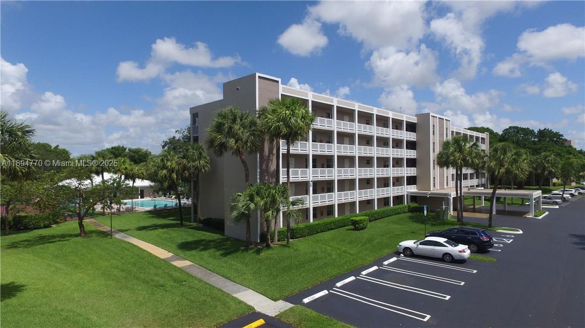 SHERWOOD SQUARE CONDOMINI - Residential Lease