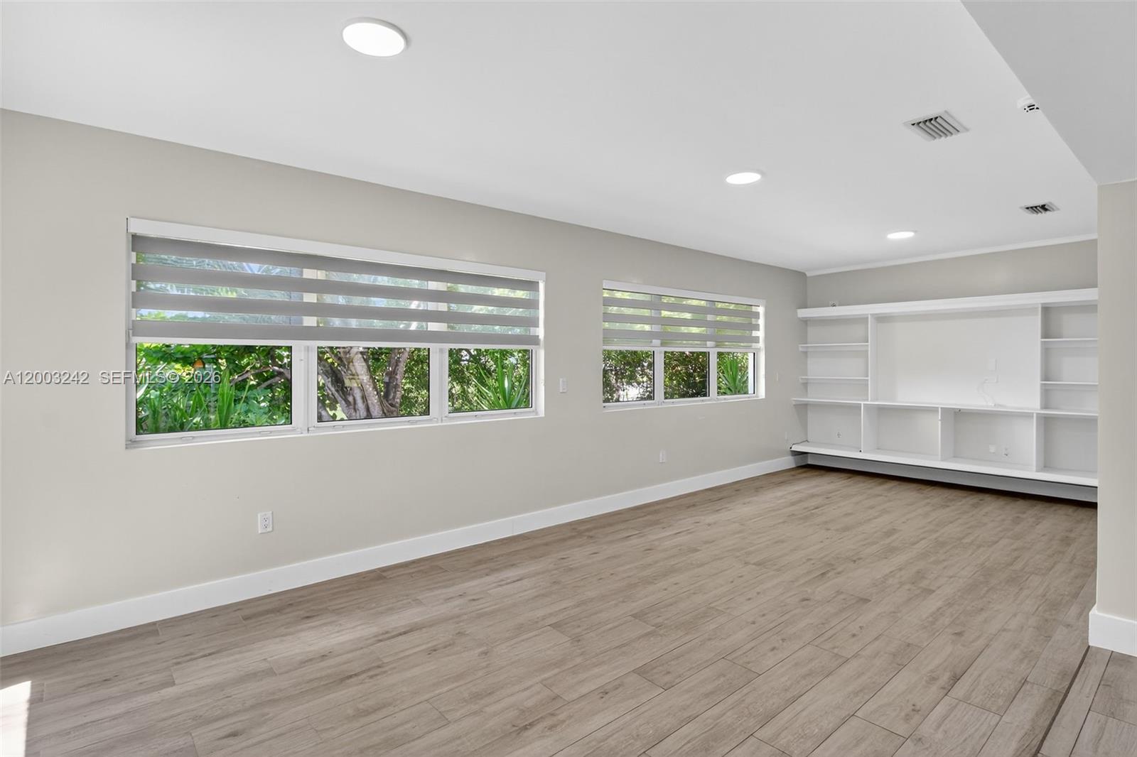 TWIN LAKES MANOR SUB CORR - Residential Lease