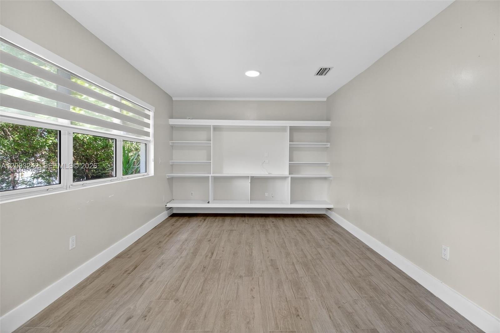 TWIN LAKES MANOR SUB CORR - Residential Lease