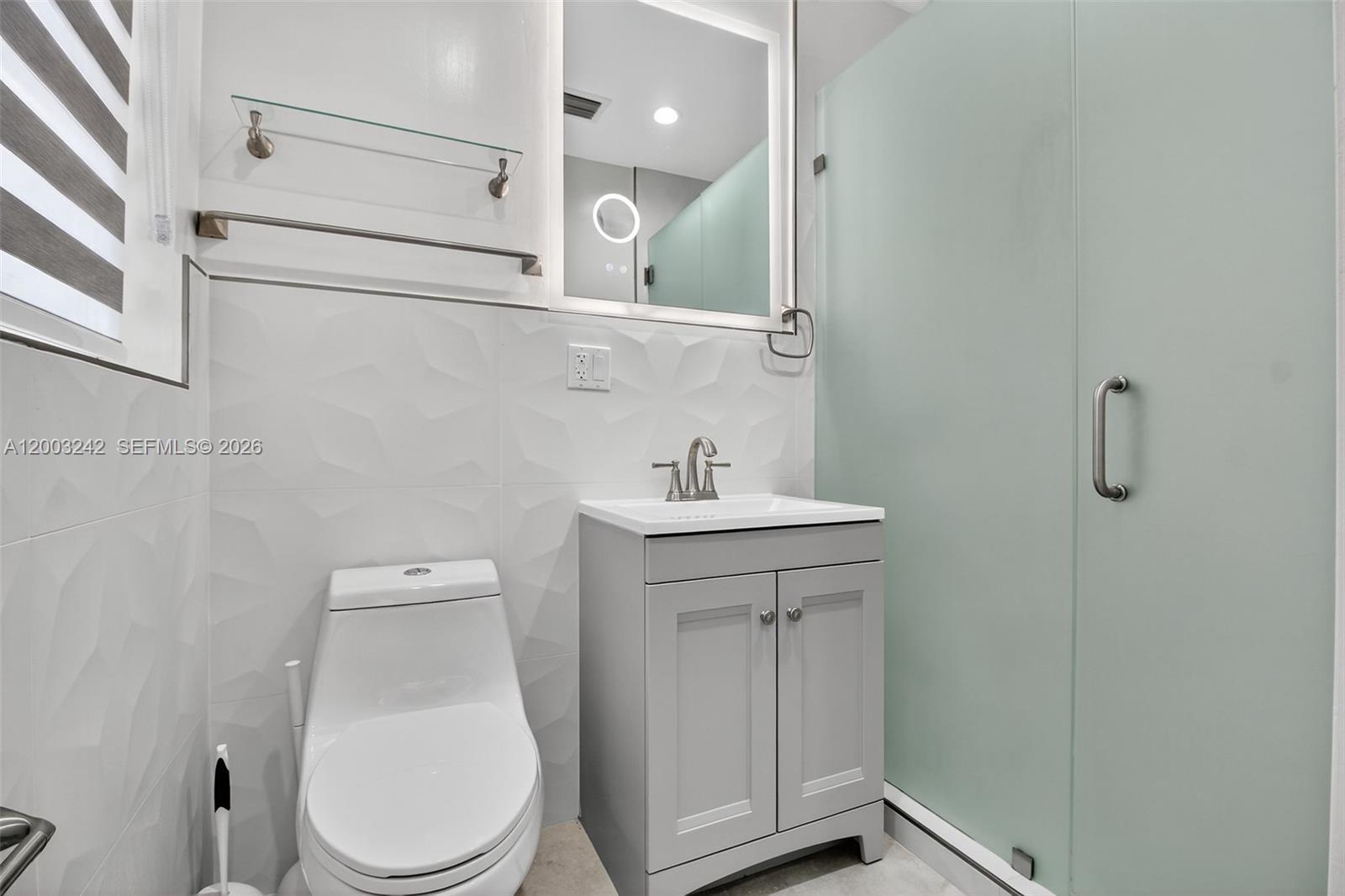 TWIN LAKES MANOR SUB CORR - Residential Lease