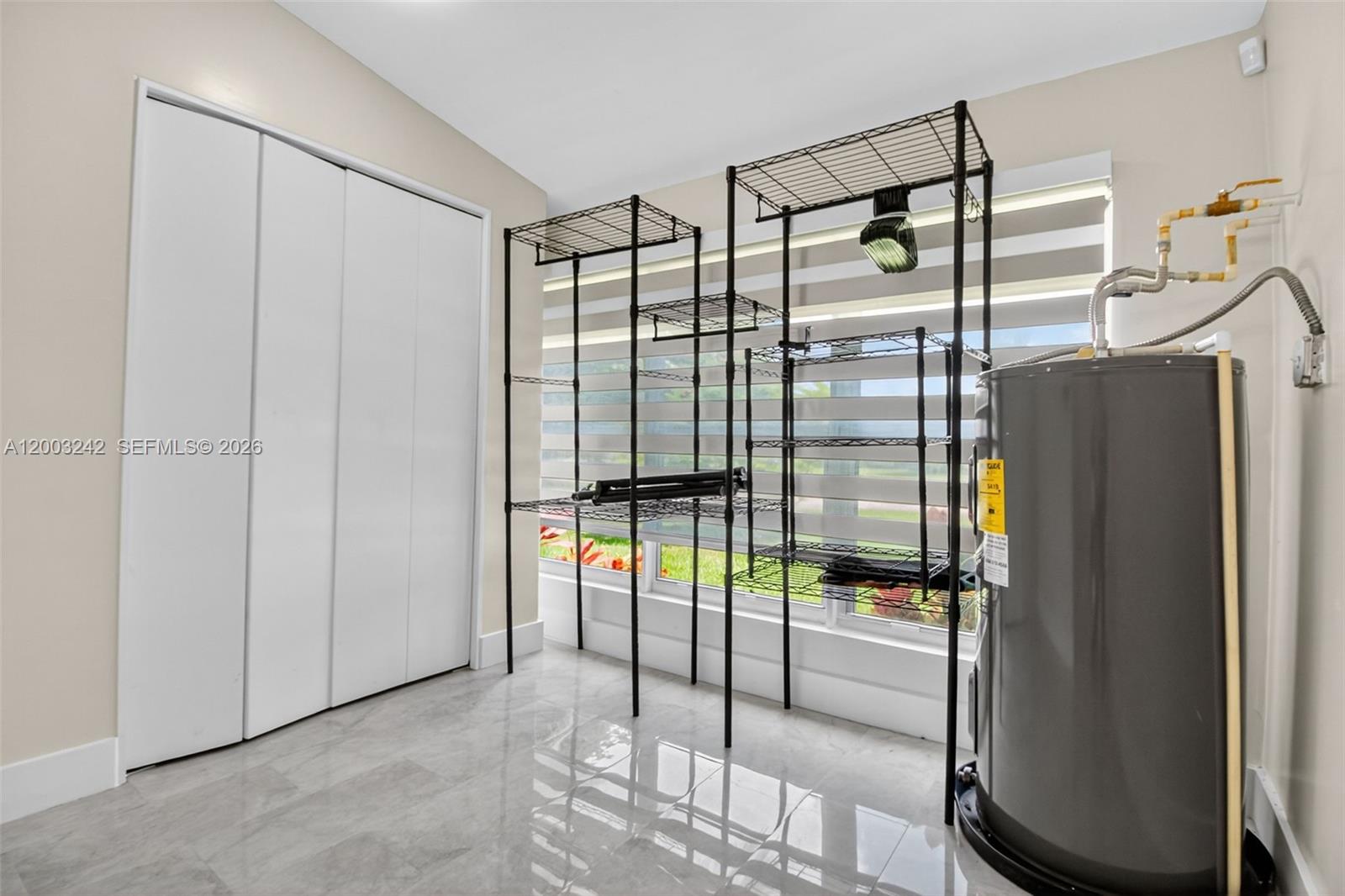 TWIN LAKES MANOR SUB CORR - Residential Lease