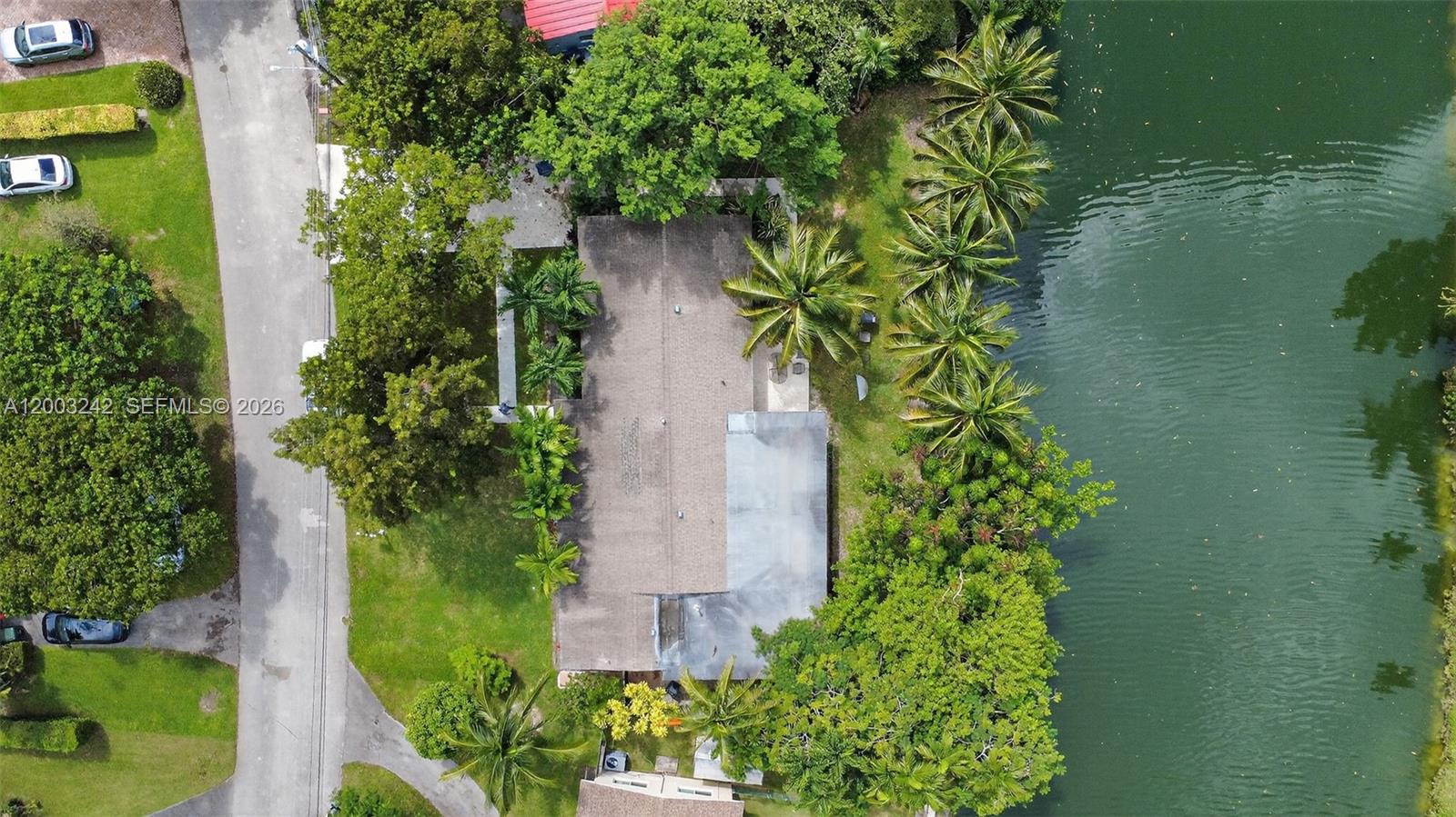 TWIN LAKES MANOR SUB CORR - Residential Lease