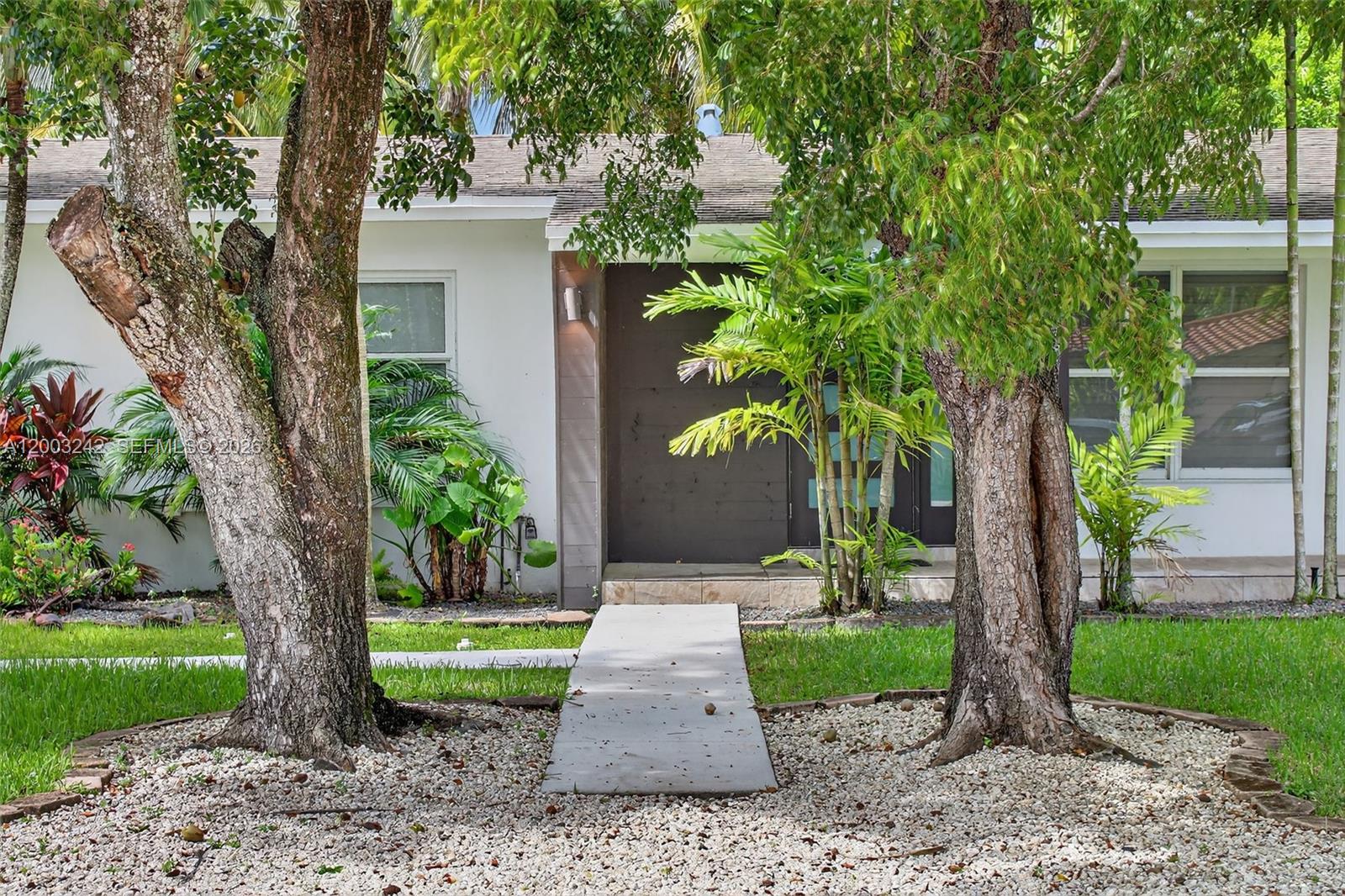 TWIN LAKES MANOR SUB CORR - Residential Lease