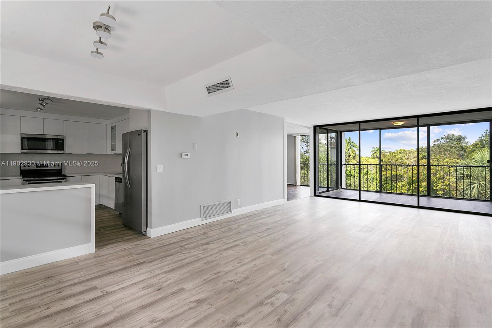 CORINTHIAN GARDENS INC CO - Residential Lease