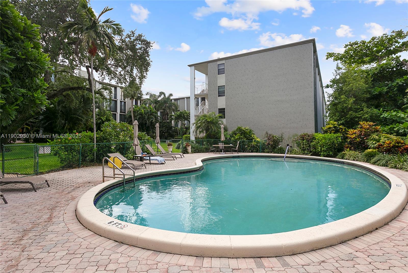 CORINTHIAN GARDENS INC CO - Residential Lease