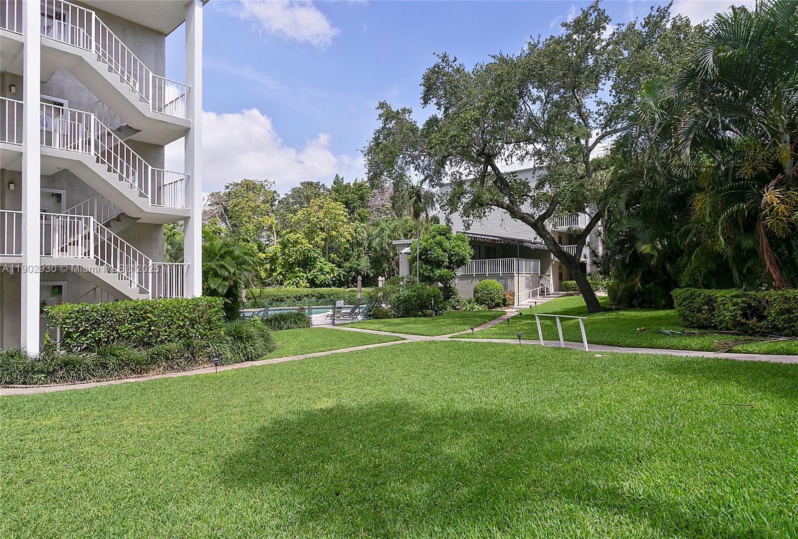 CORINTHIAN GARDENS INC CO - Residential Lease