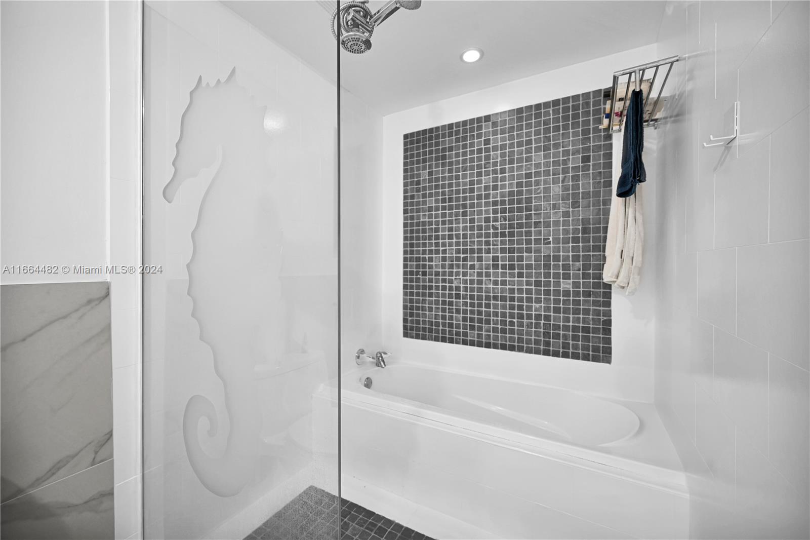 SOLE CONDO - Residential
