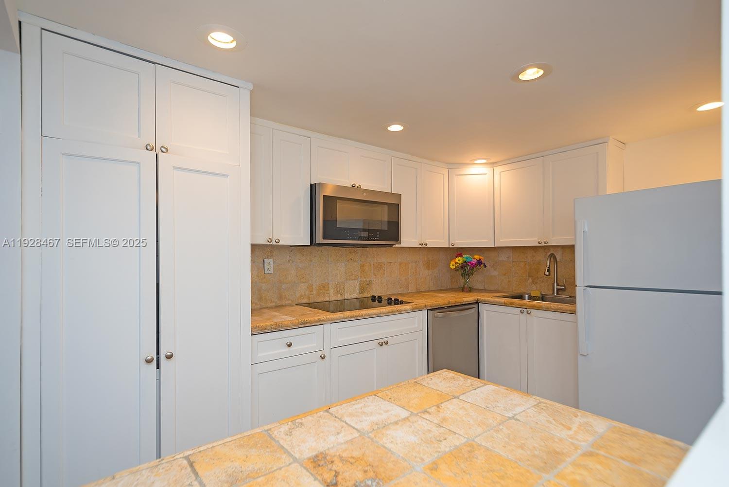 BRICKELL PLACE CONDO - Residential