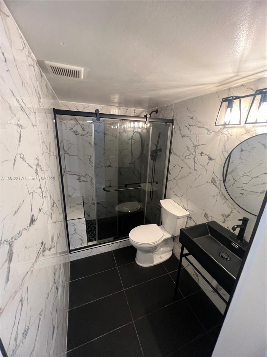 BANYAN TREE CONDO 8 - Residential Lease