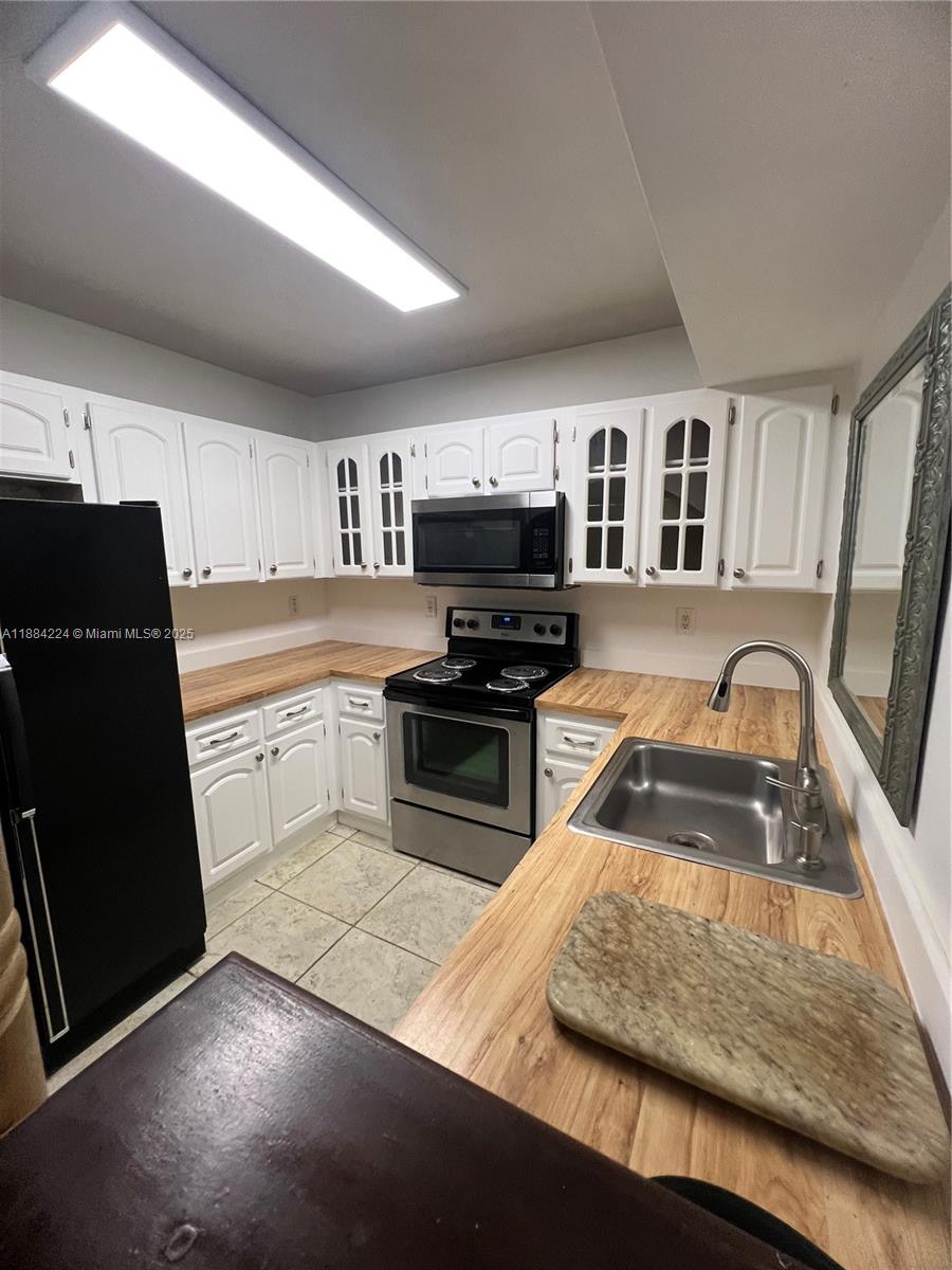 BANYAN TREE CONDO 8 - Residential Lease