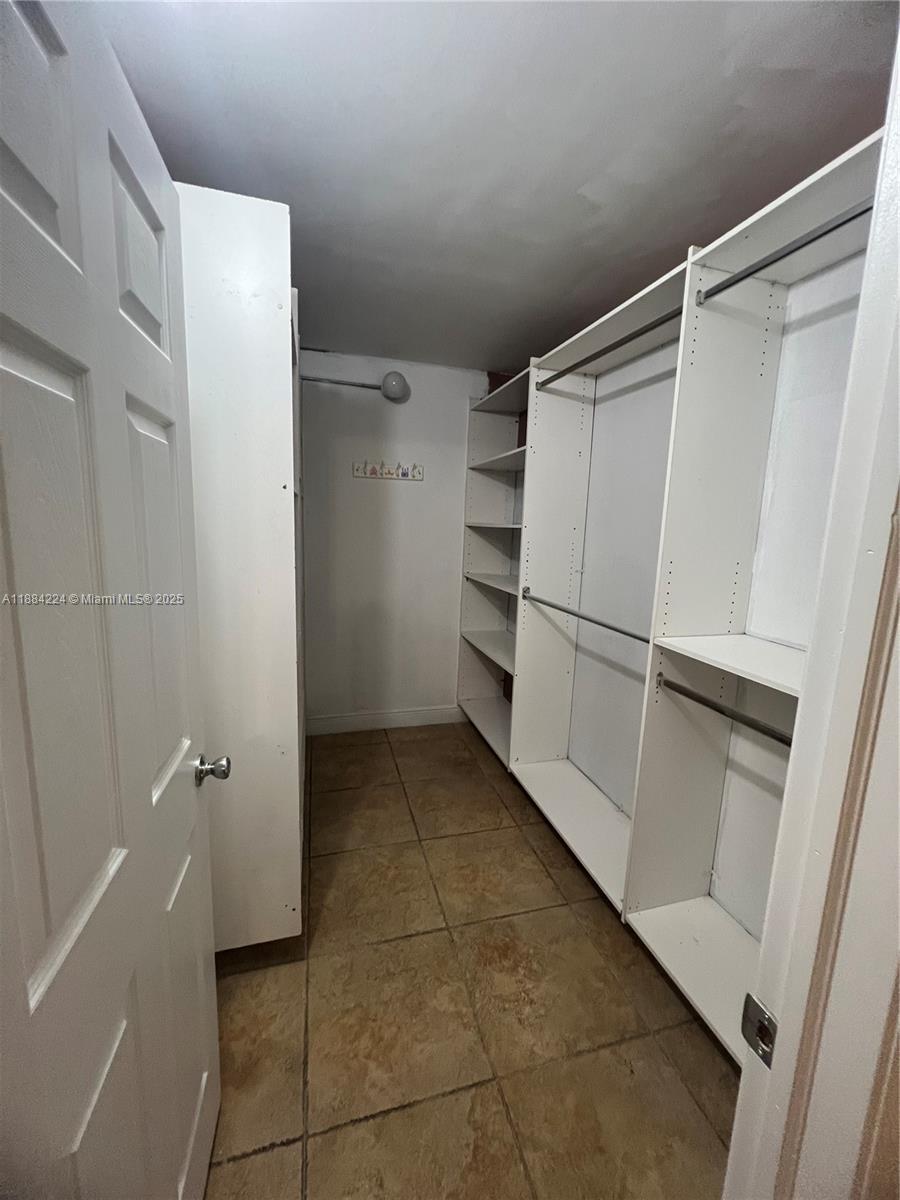 BANYAN TREE CONDO 8 - Residential Lease