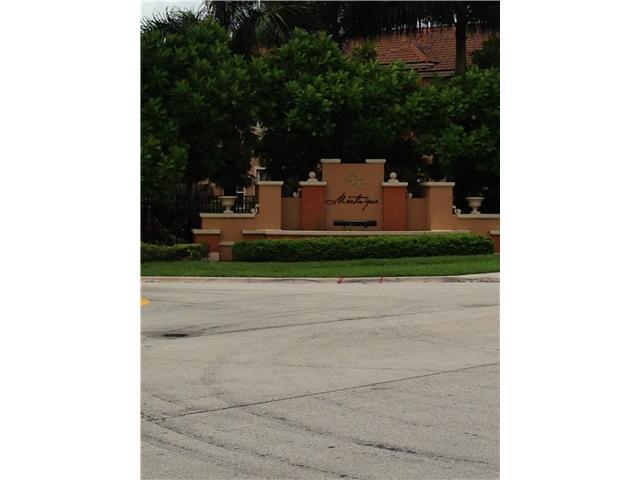 Beautiful townhome in gated Martinique community in Miramar. 3 bed, 2.5 bath, pool, clubhouse and more. Located near all major highways, shopping, schools, near the dade and broward county line. Kitchen cabinet, stainless steel appliances, granite counter top.