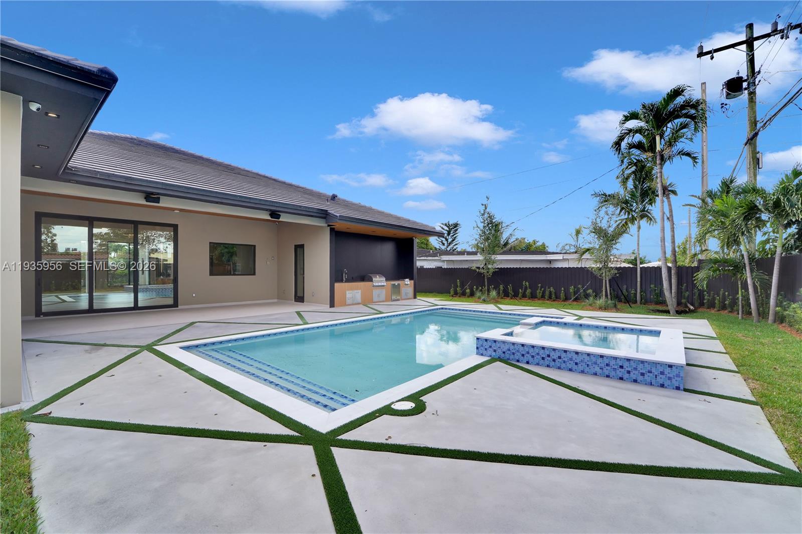 BREEZEVIEW MANORS - Residential