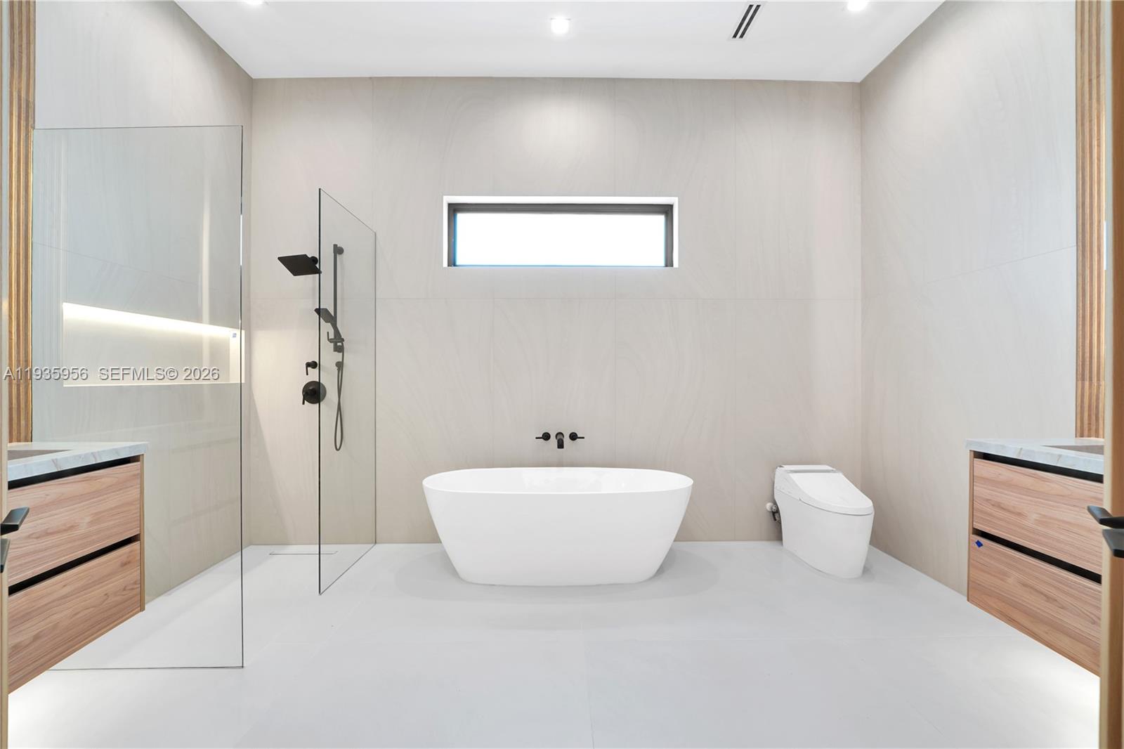 BREEZEVIEW MANORS - Residential