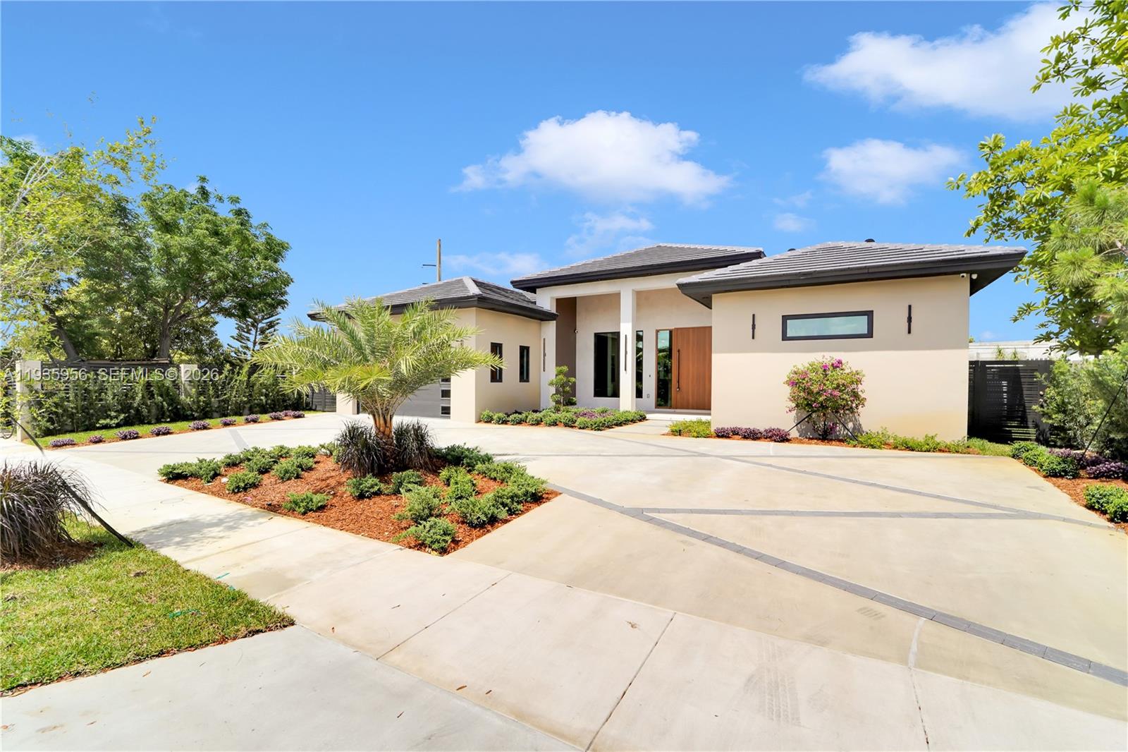 BREEZEVIEW MANORS - Residential