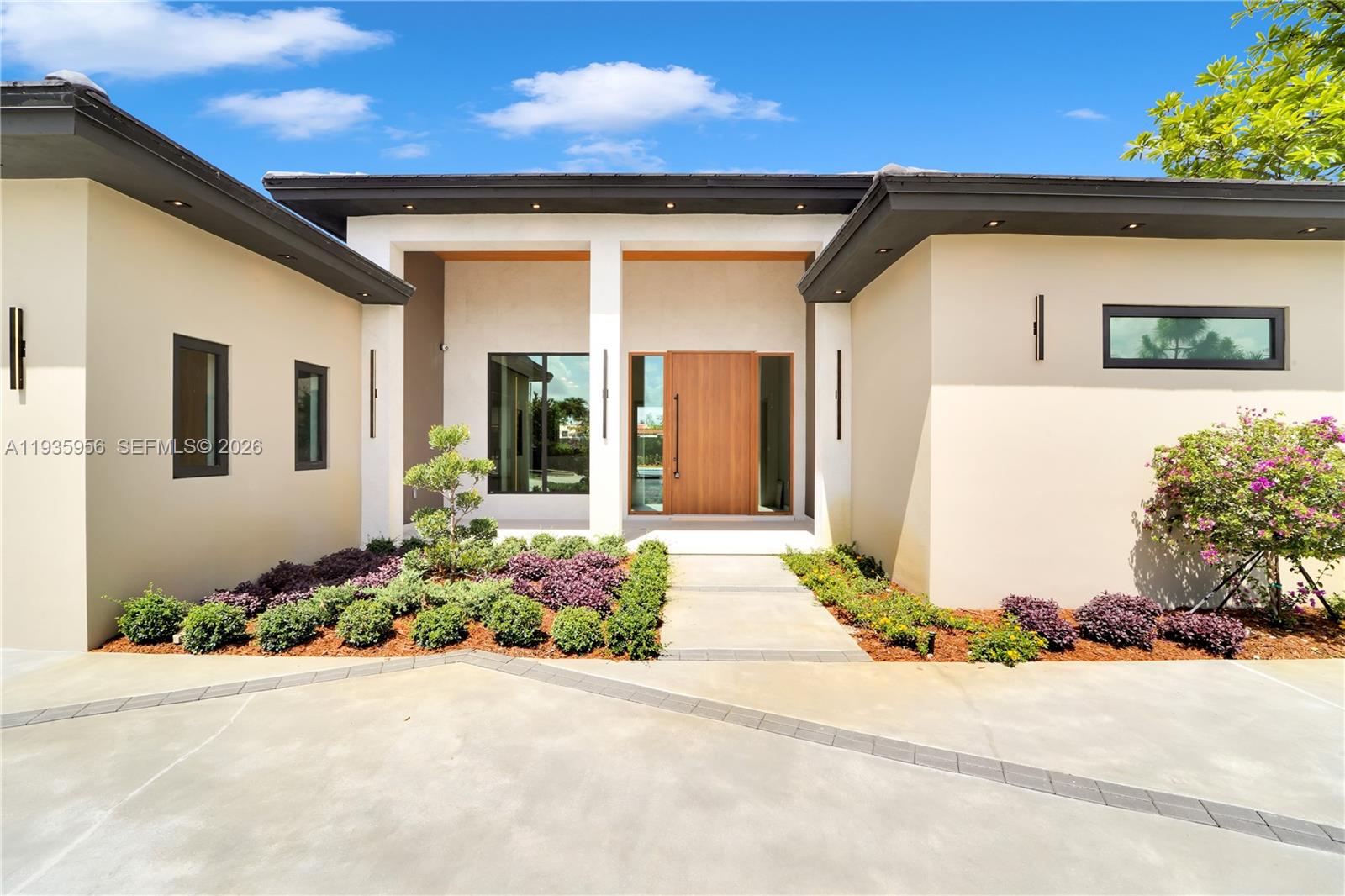 BREEZEVIEW MANORS - Residential