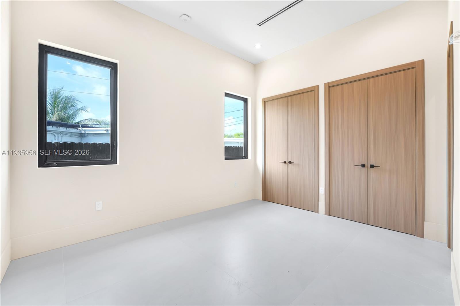 BREEZEVIEW MANORS - Residential