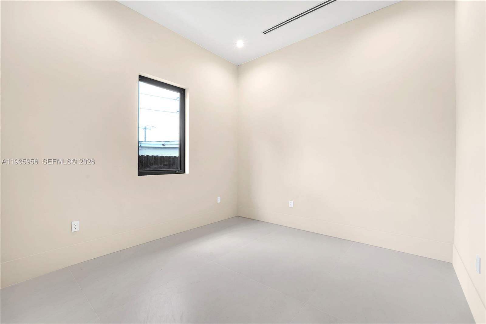 BREEZEVIEW MANORS - Residential