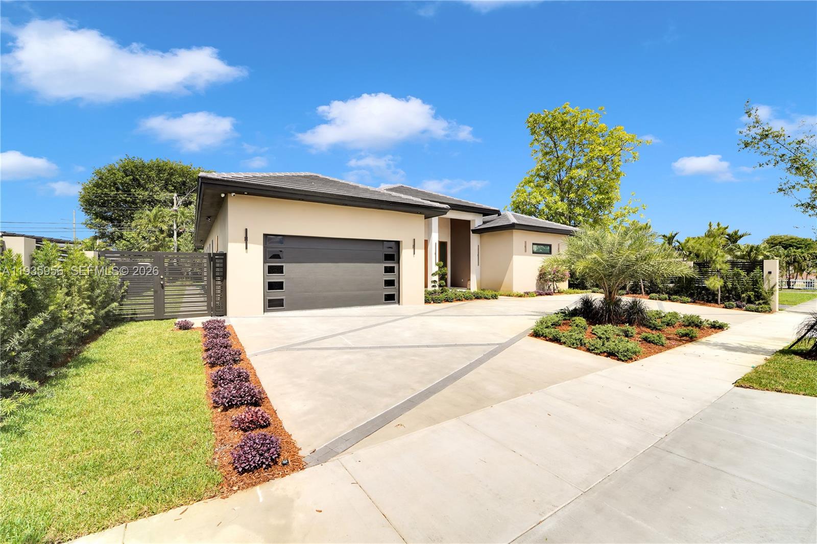 BREEZEVIEW MANORS - Residential