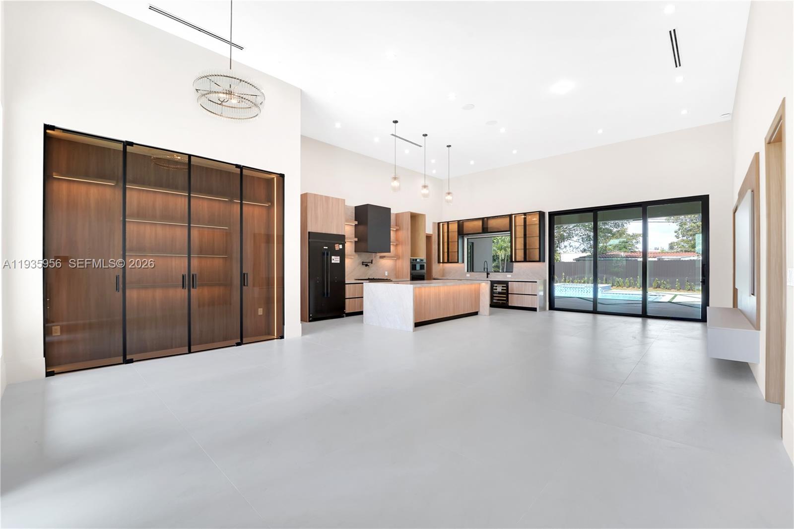 BREEZEVIEW MANORS - Residential