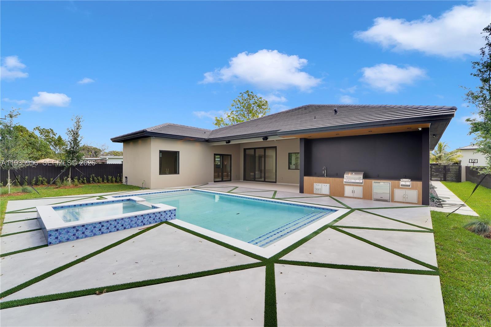 BREEZEVIEW MANORS - Residential