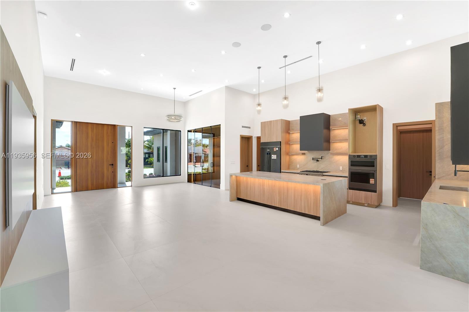 BREEZEVIEW MANORS - Residential