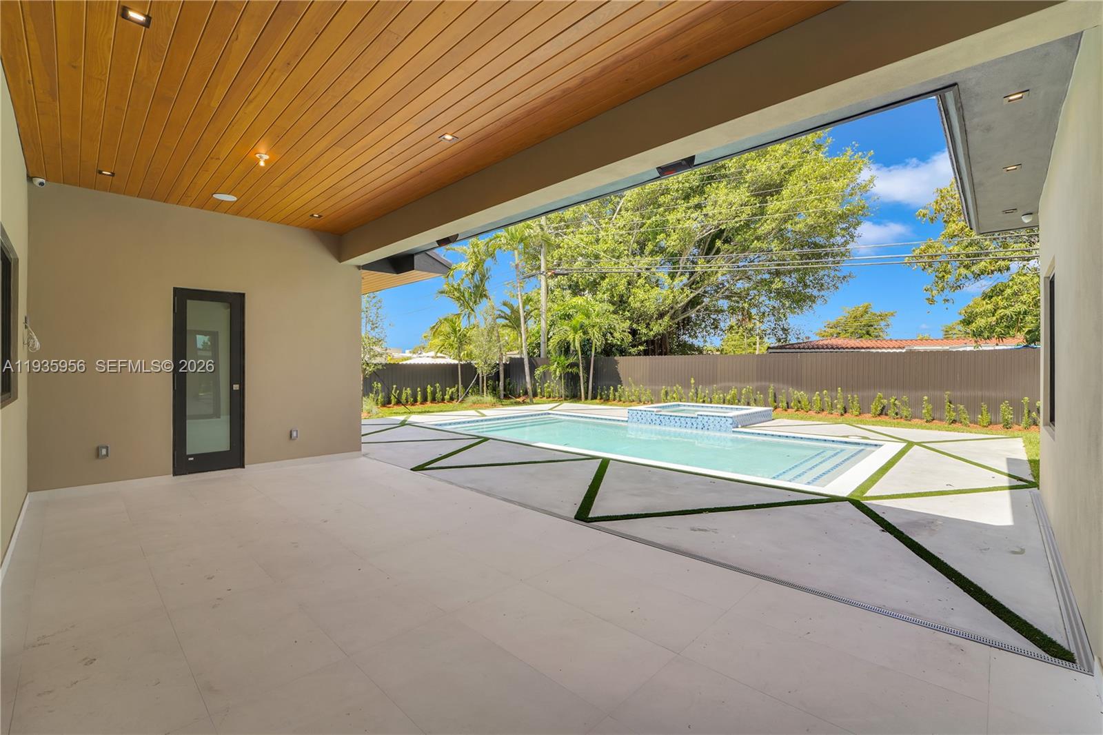 BREEZEVIEW MANORS - Residential