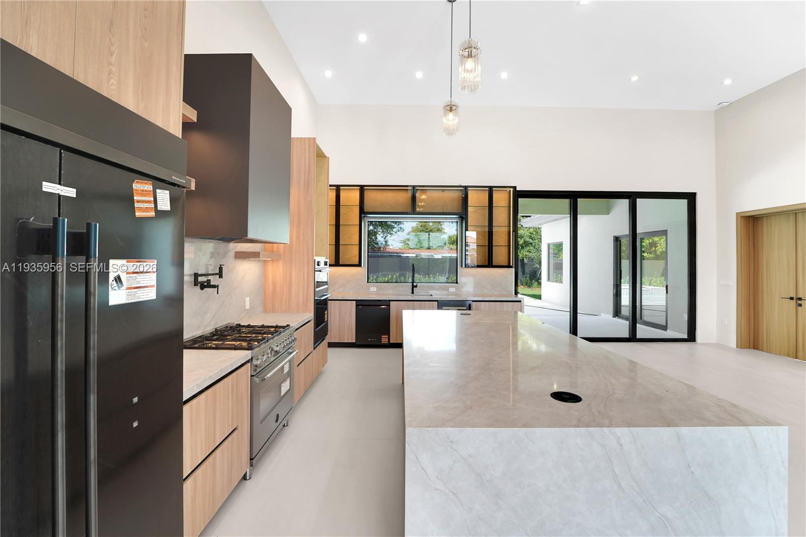 BREEZEVIEW MANORS - Residential
