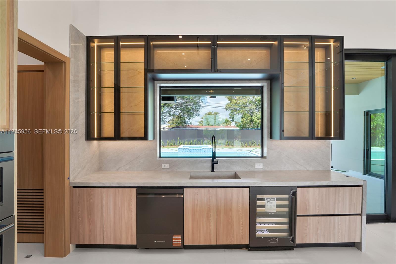 BREEZEVIEW MANORS - Residential