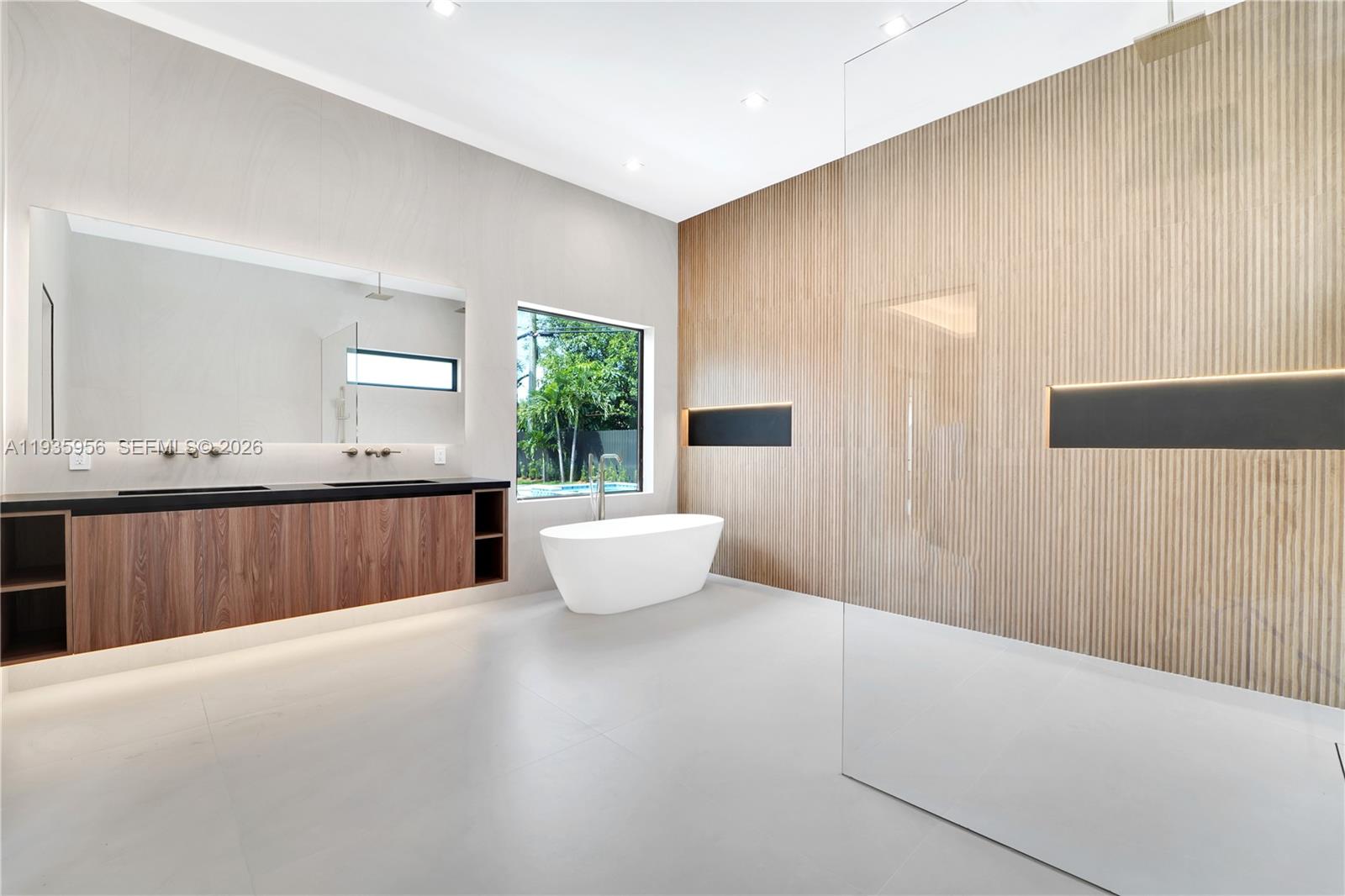 BREEZEVIEW MANORS - Residential