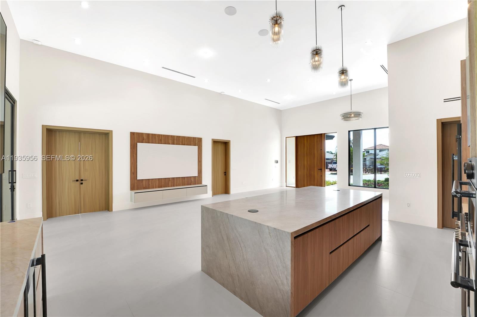 BREEZEVIEW MANORS - Residential
