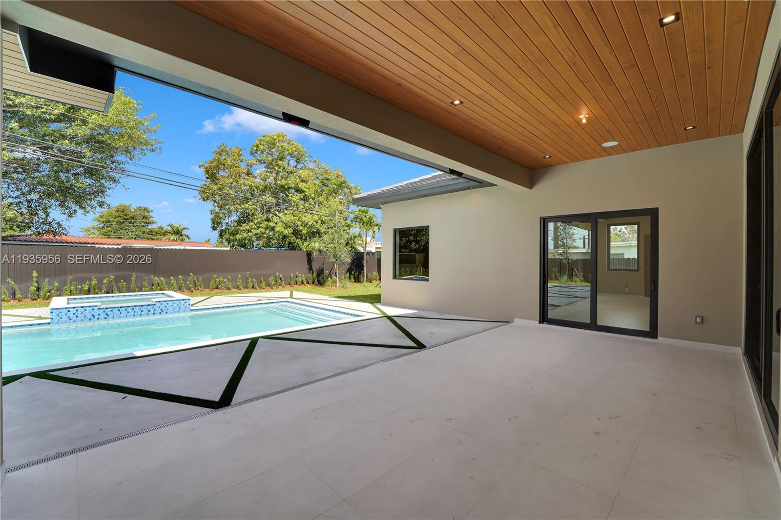 BREEZEVIEW MANORS - Residential