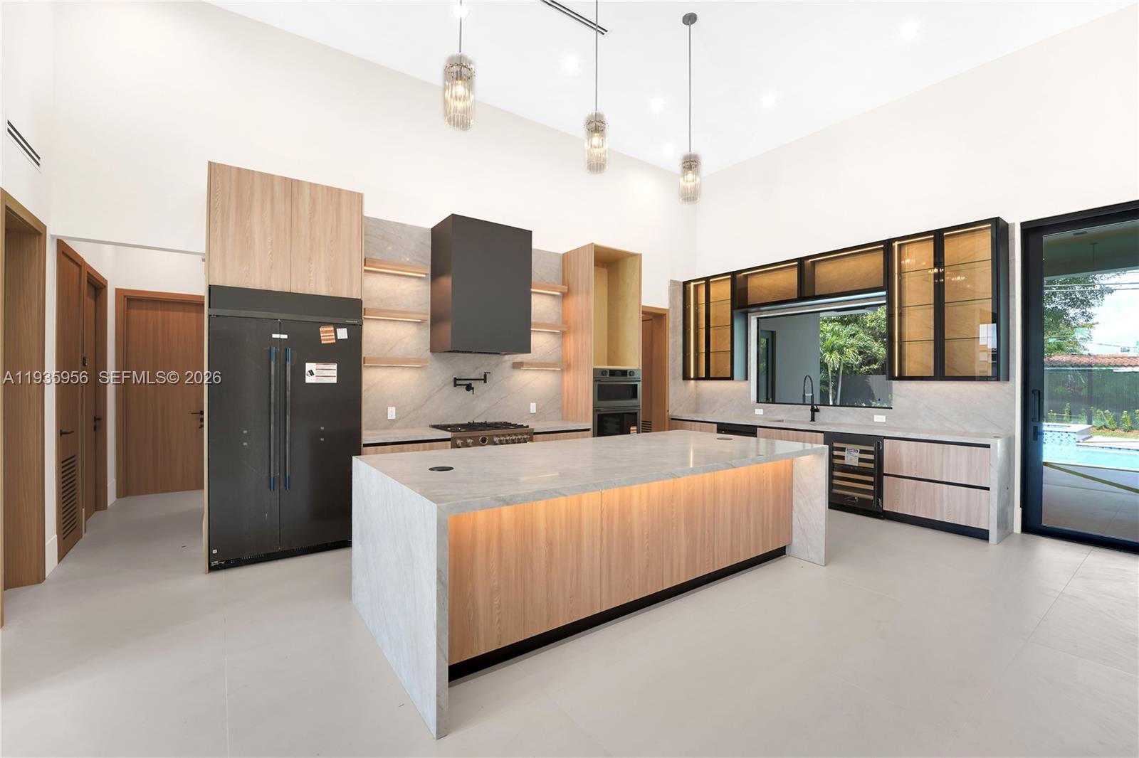 BREEZEVIEW MANORS - Residential