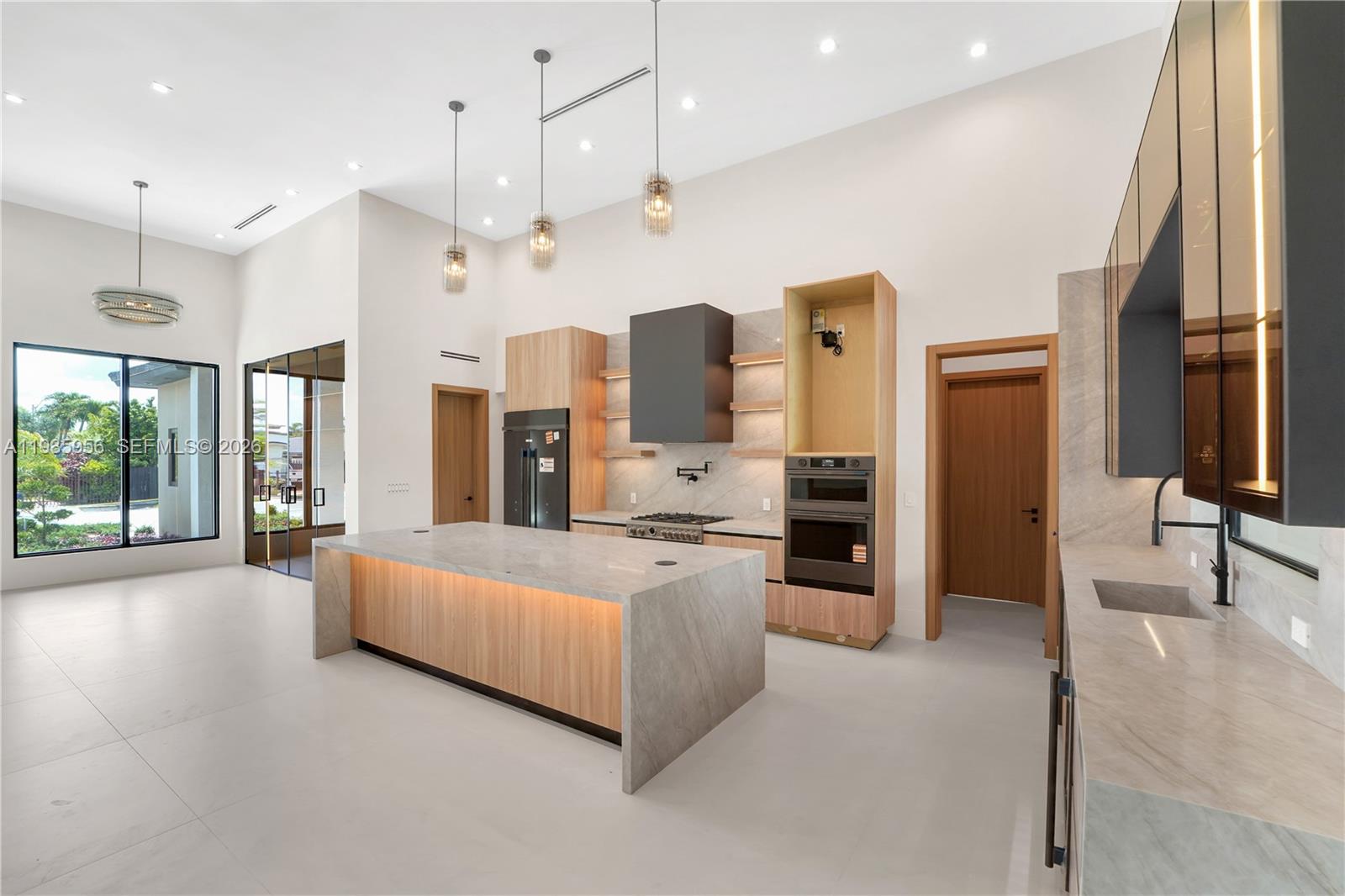 BREEZEVIEW MANORS - Residential