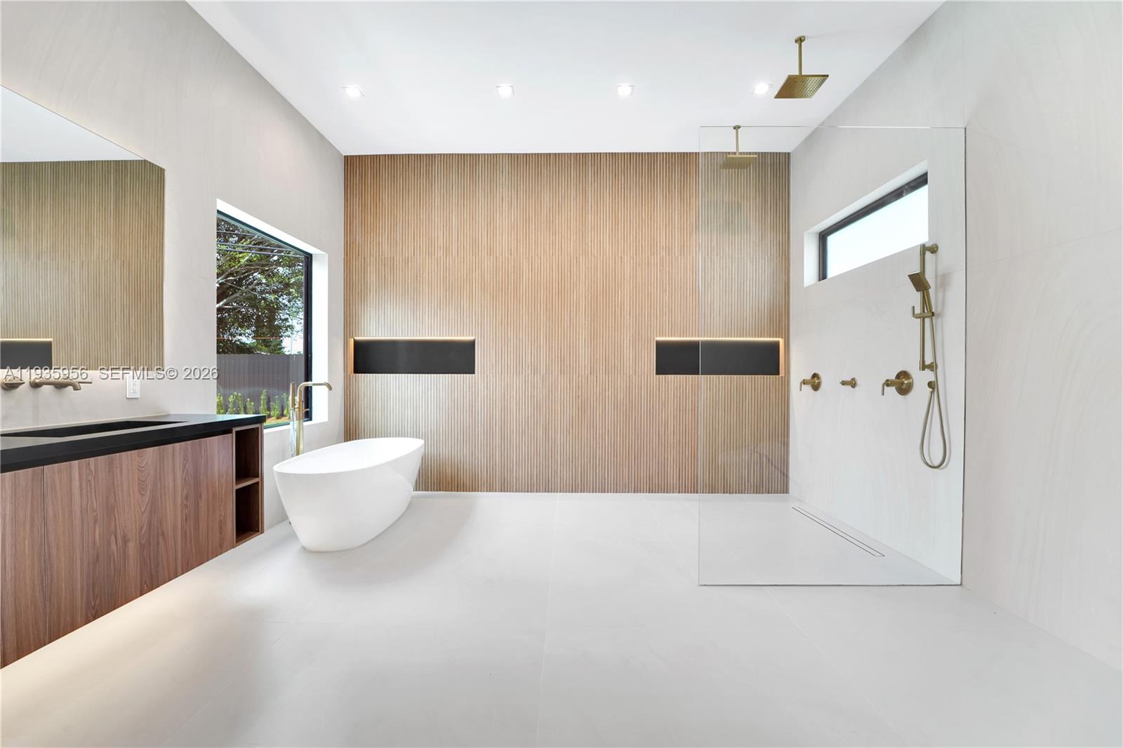 BREEZEVIEW MANORS - Residential