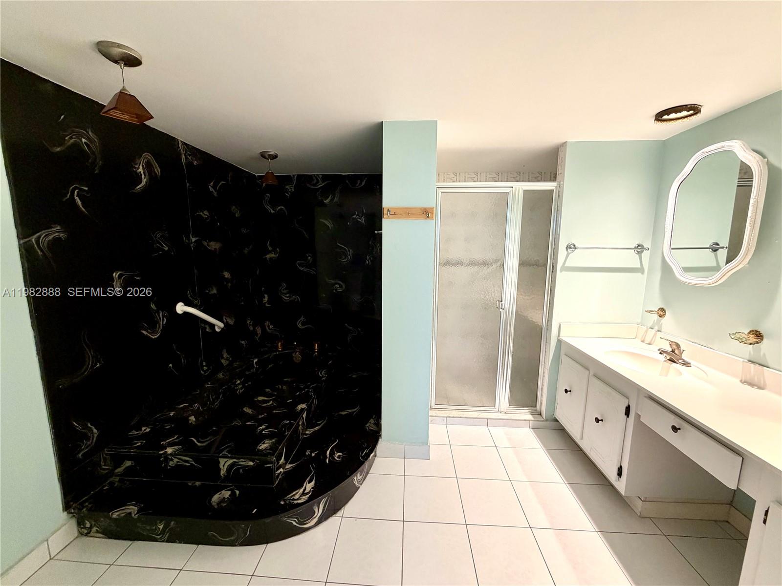 PLAZA TOWERS NORTH CONDO - Residential