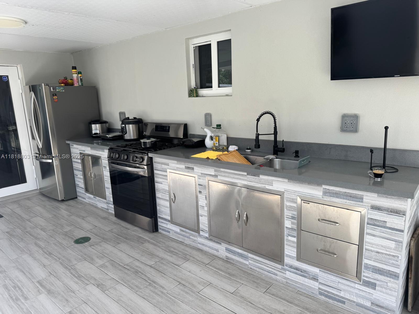 BROADVIEW PARK - Residential