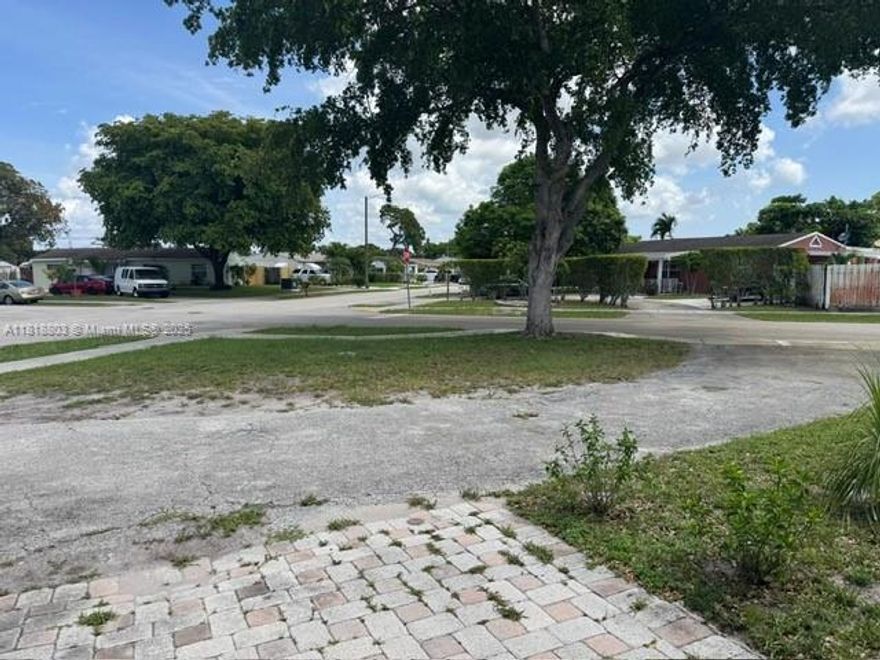 Welcome to this beautiful property!!! 5-bedroom, 4-bathroom home, sits on a spacious 8, 866 sq. ft. lot. Featuring stainless steel appliances, renovated bathrooms, new flooring, and fresh exterior paint, this home is move-in ready. The seller have a survey copy if you want to save money. Don’t miss out on this amazing opportunity to make it yours!