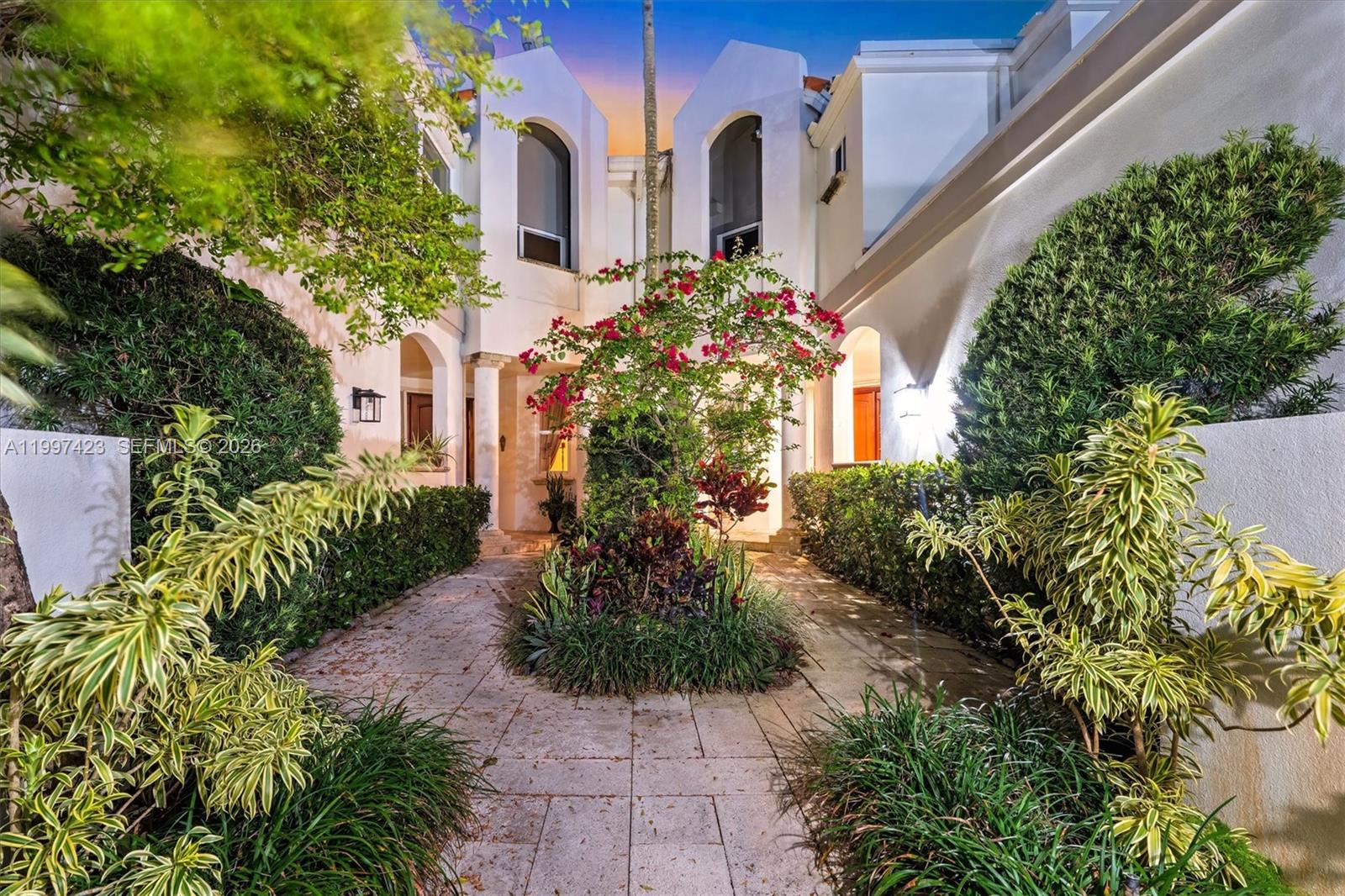 SWAN LAKE - Residential