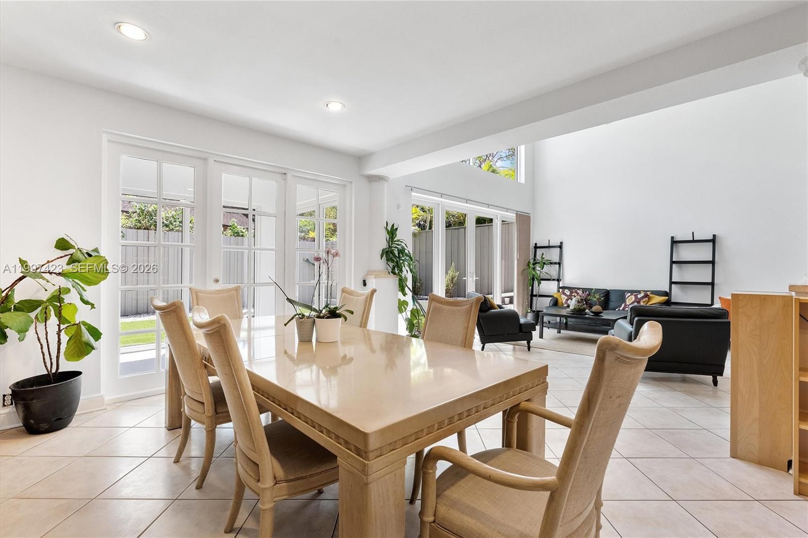 SWAN LAKE - Residential