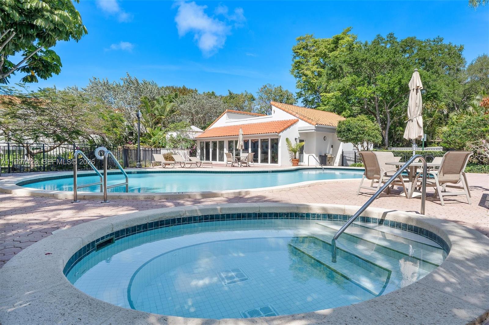 SWAN LAKE - Residential