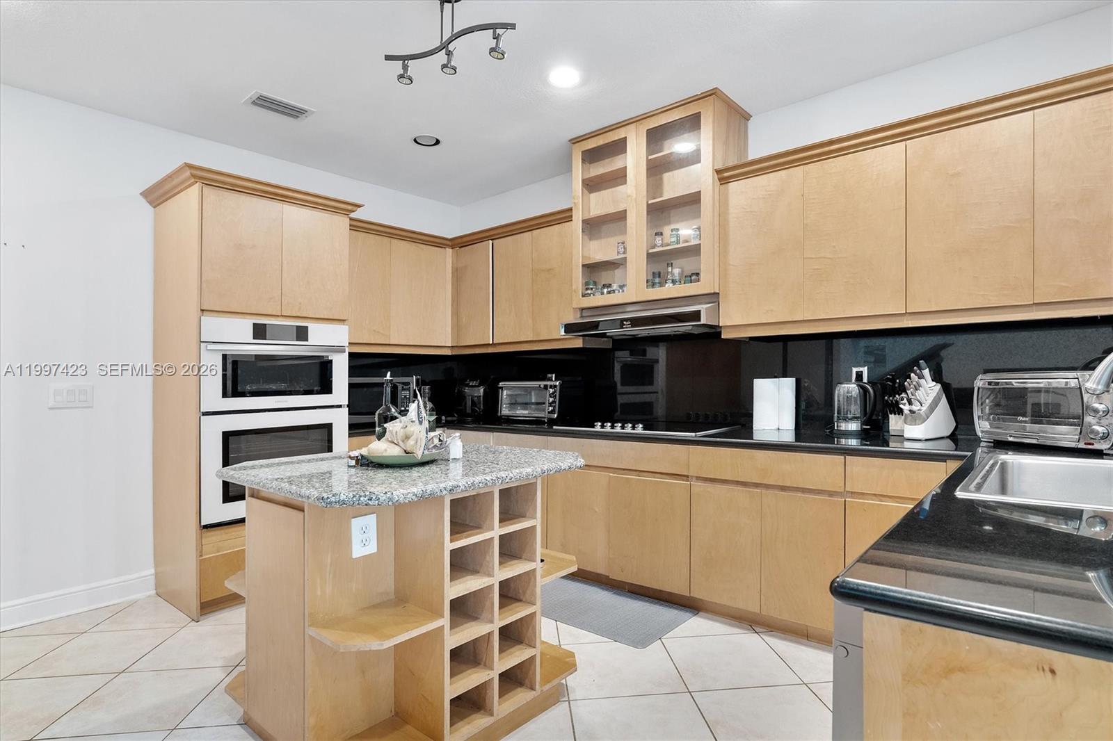 SWAN LAKE - Residential