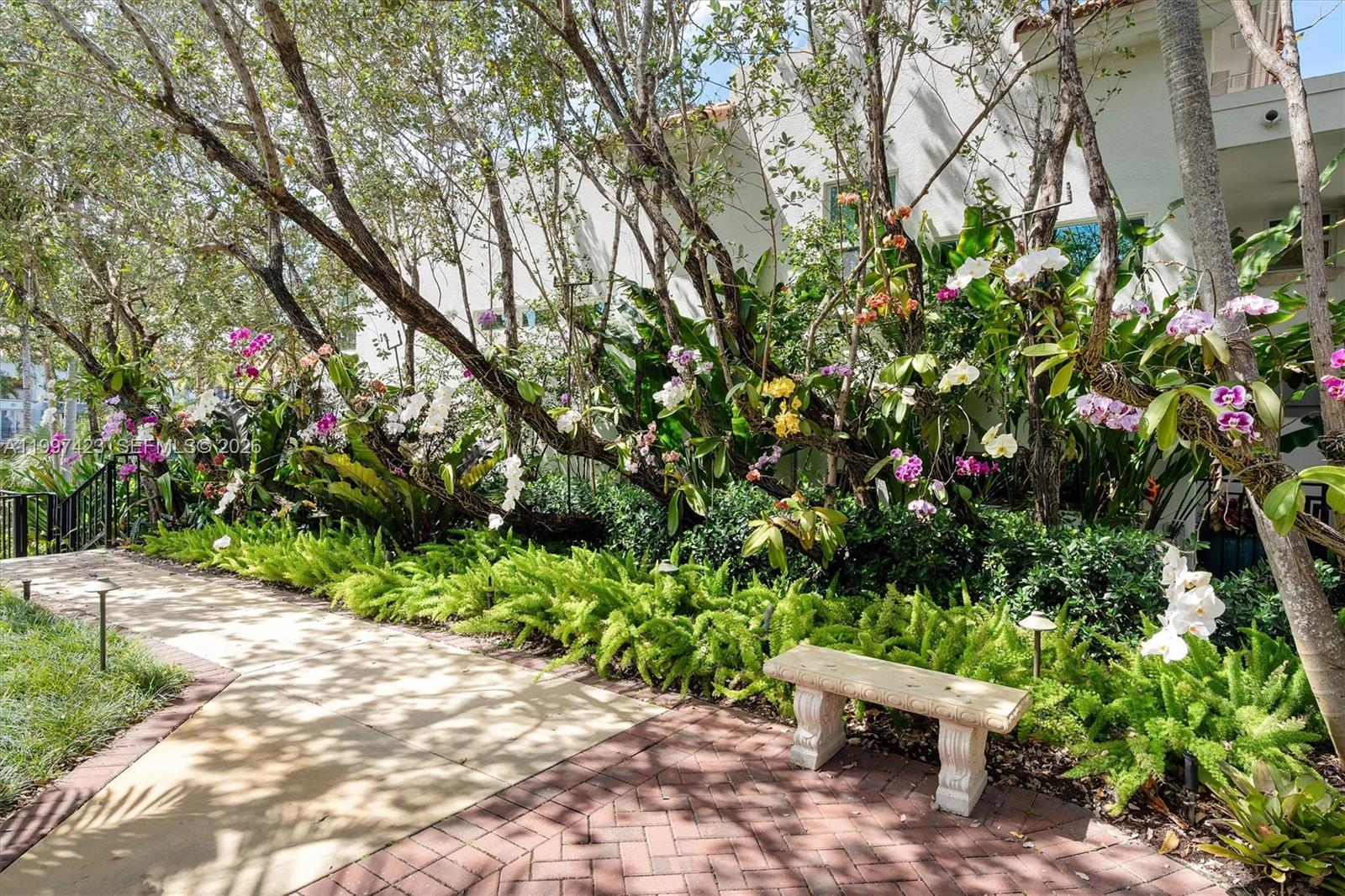 SWAN LAKE - Residential