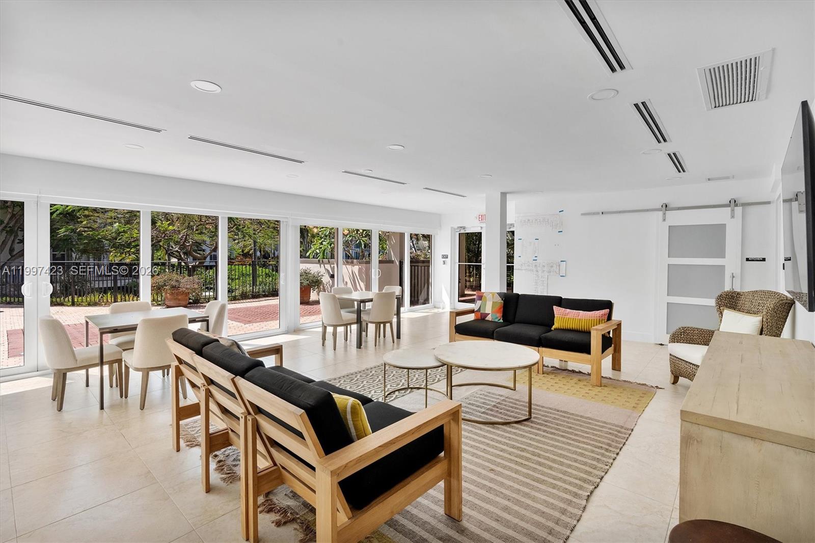 SWAN LAKE - Residential