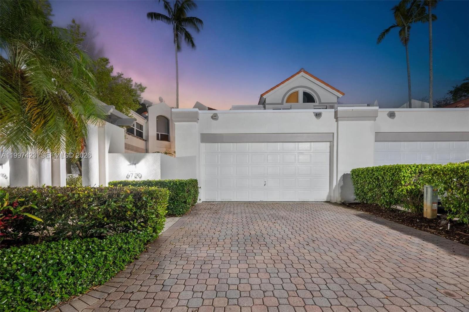 SWAN LAKE - Residential