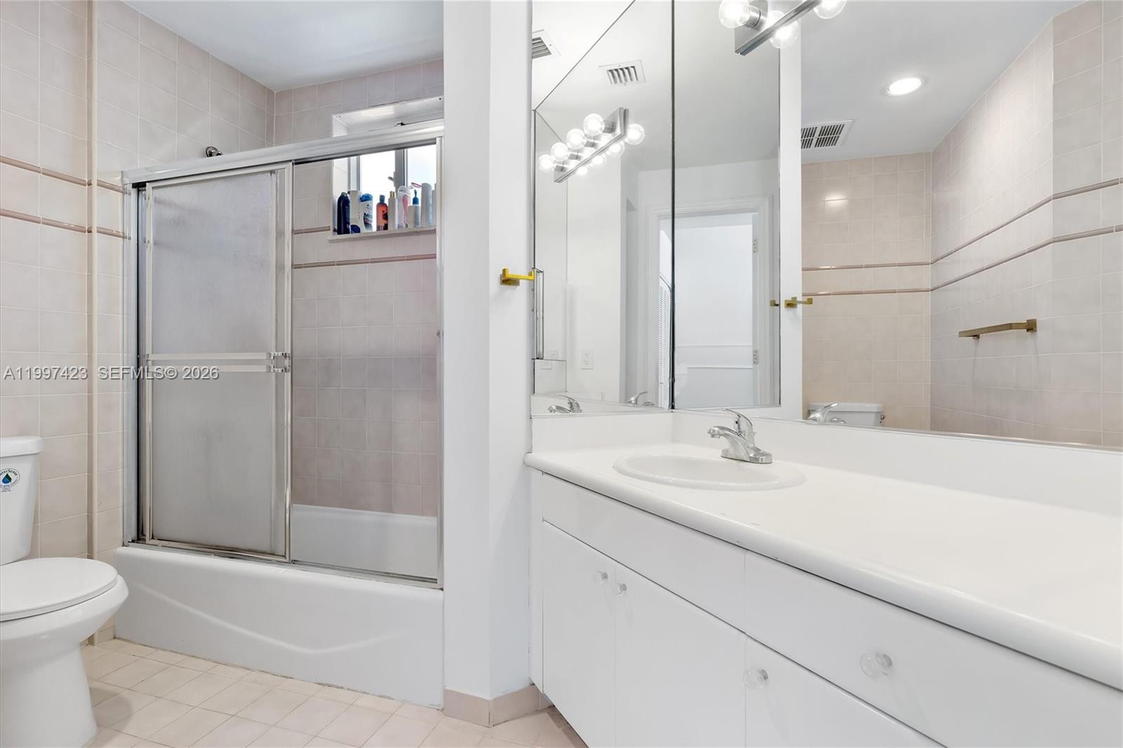 SWAN LAKE - Residential