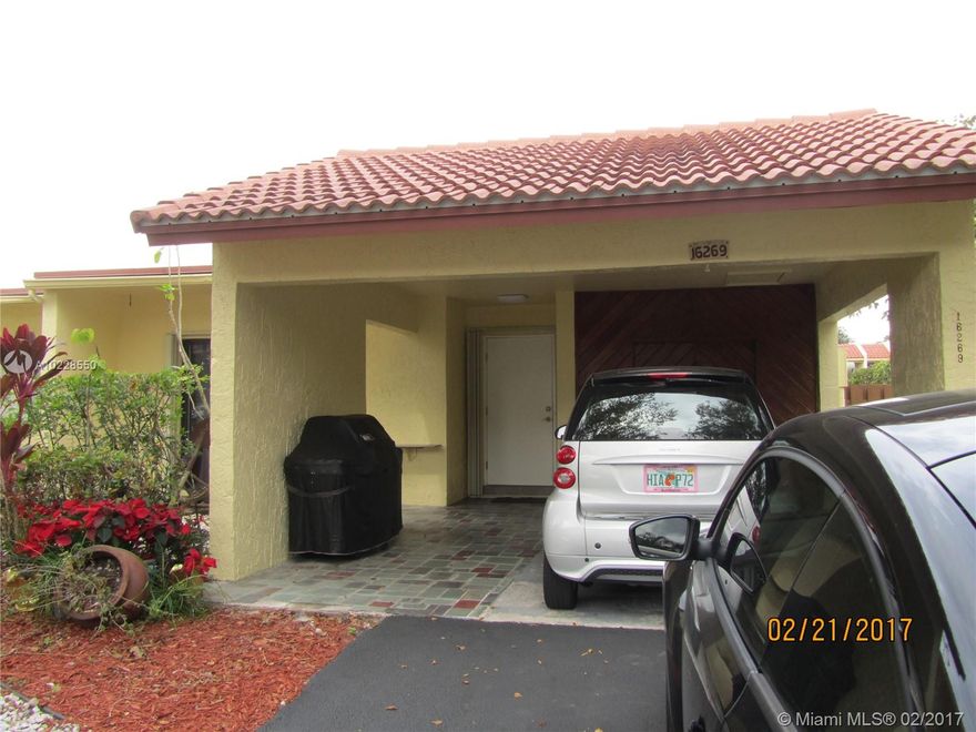 COMPLETELY REMODELED WITH EXQUSITE TASTE,CORNER UNIT,LARGEST MODEL IN VILLAS OF BONAVENTURE #41, WITH CARPORT WITH ROOM FOR 3 CARS, THIS PROPERTY FEATURES 2 BEDROOMS, 2 BATHROOMS AND A DEN WITH BEAUTIFUL WATER VIEWS, VAULTED CEILINGS, EAT IN KITCHEN AND A HUGE MASTER BEDROOM.CAN BE RENTED RIGHT WITH NO RESTRICTIONS.WELL MANTAINED PRISTINE CONDITION YOU CAN BRING YOUR FUSSIEST BUYERS THEY WILL LOVE IT.MEMBERSHIP REQUIRED AT THE BONAVENTURE COUNTRY CLUB FOR A SMALL YEARLY FEE OF $235.00. ACCORDION SHUTTERS.