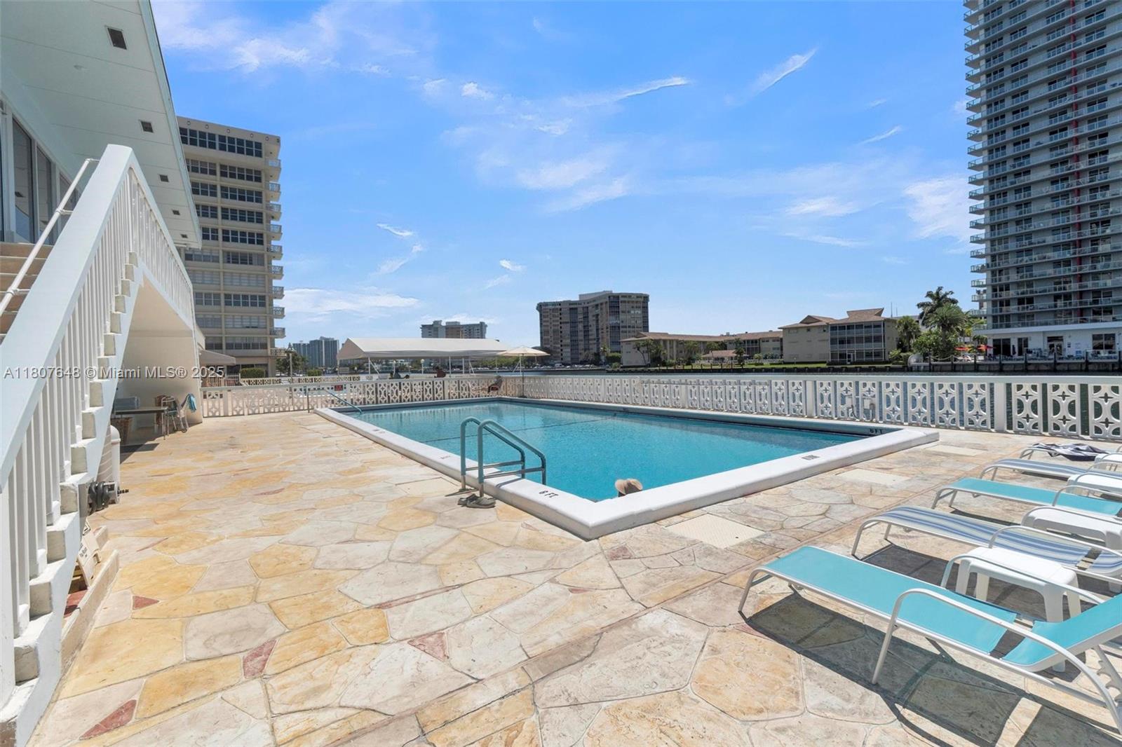 IMPERIAL TOWERS NORTH CON - Residential