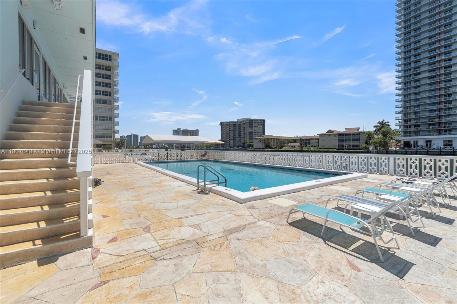 IMPERIAL TOWERS NORTH CON - Residential