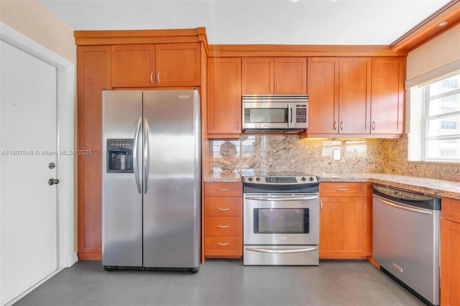 IMPERIAL TOWERS NORTH CON - Residential